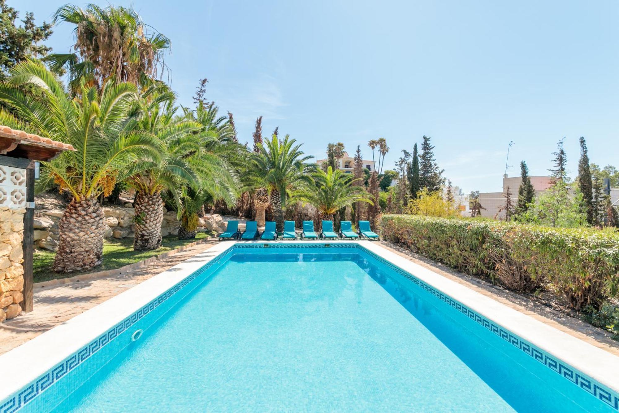 Дом отдыха Eliane With Amazing Sea Views And Large Private Swimming Pool!